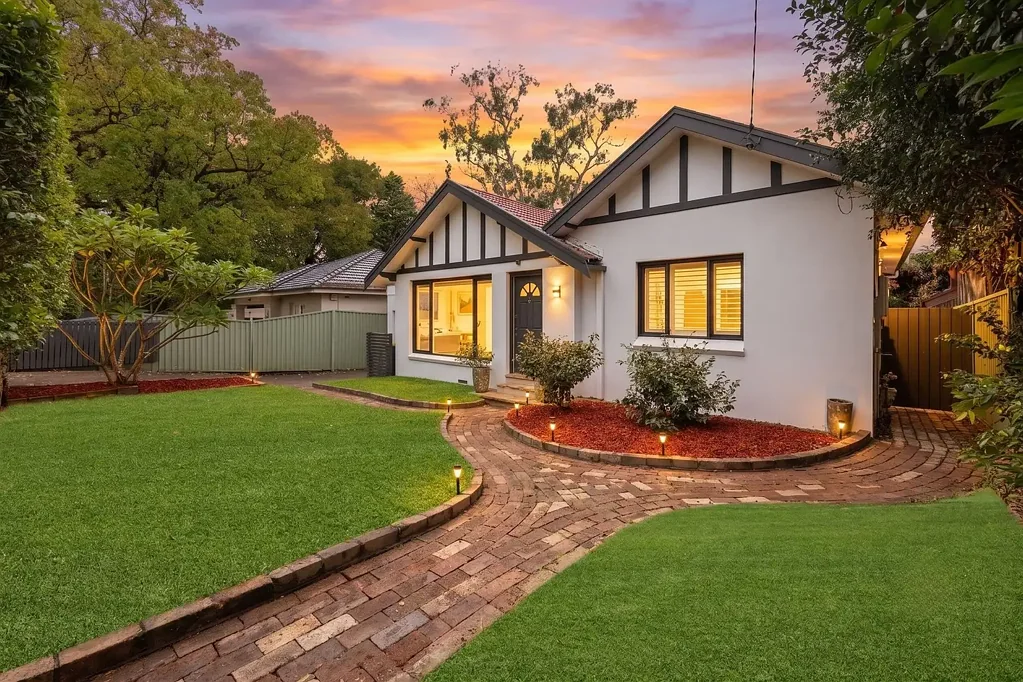 Roseville 4ห้องนอน Newly Renovated Single-Level Luxury Home on Level Block - Walk to Schools & Bus
