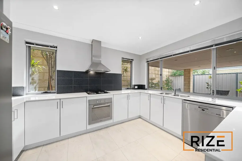 Wanneroo 4Zimmer Ex DISPLAY HOME - exceptional 4 x 2 with Home Office and Theatre!!