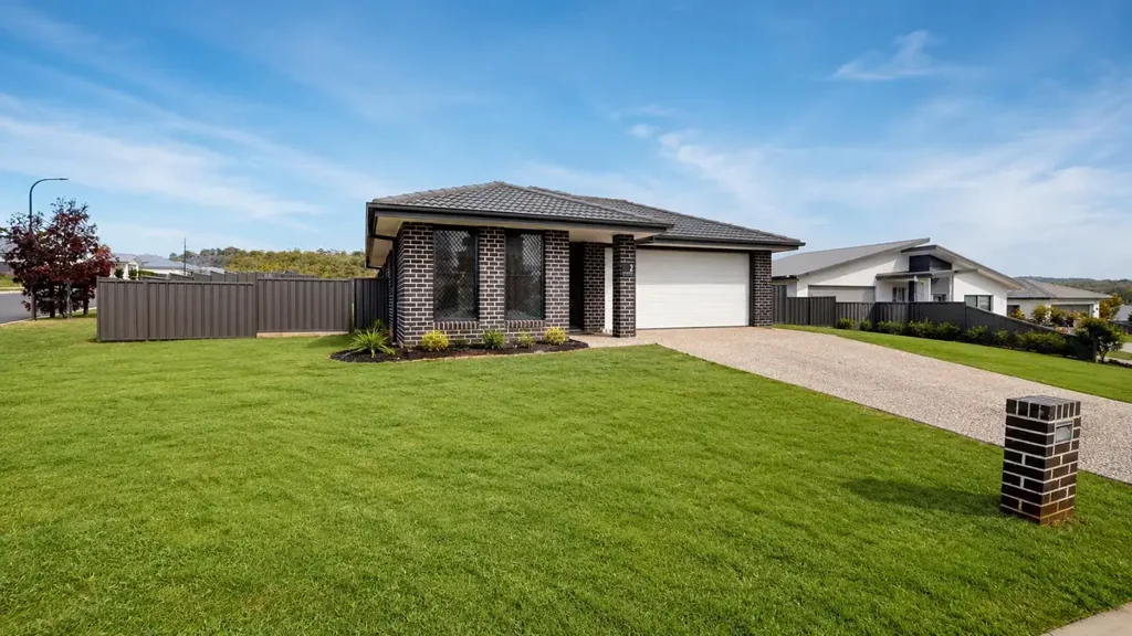 MODERN LUXURY LIVING - STUNNING 4-BED HOME FOR LEASE