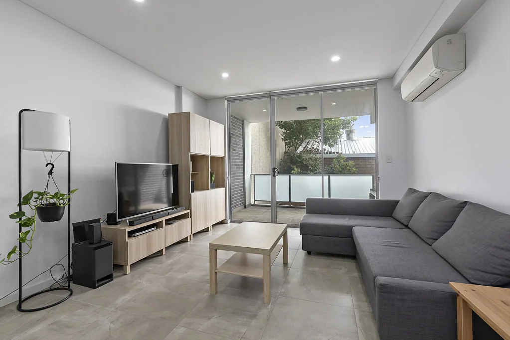 MODERN TWO-BEDROOM APARTMENT | CONVENIENCE AT YOUR DOORSTEP