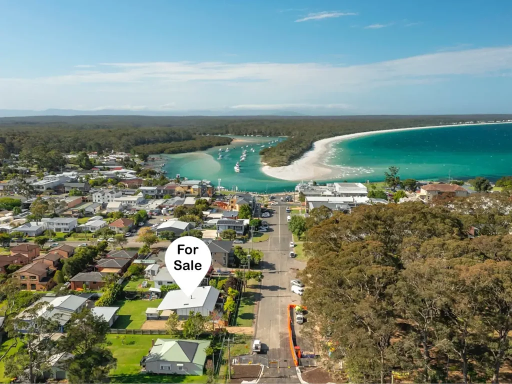 Huskisson 4 Bedroom Coastal Cottage with Huge potential