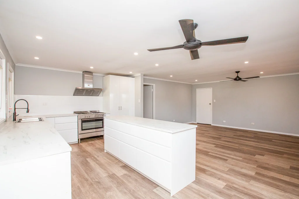 South Hedland 3غرفة نوم Beautifully Renovated BRICK home - Pool, NEW Shed, MASSIVE Block & Yard!
