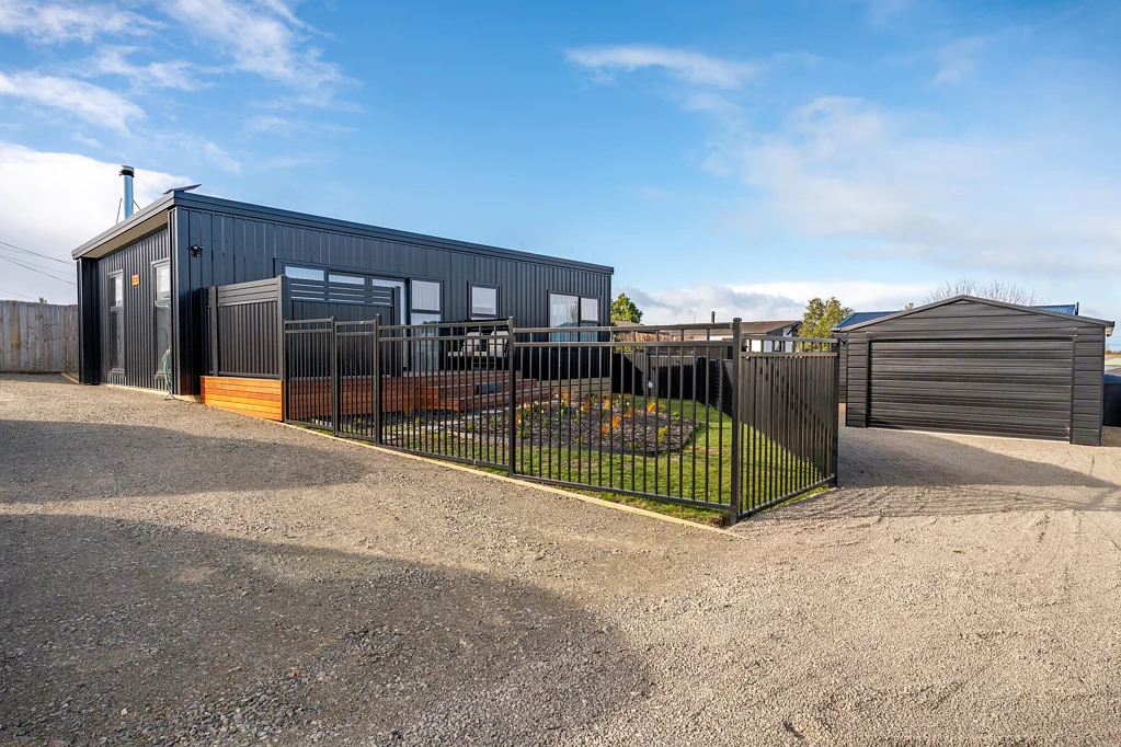 Oamaru 2房  Brand-New Luxury Living with Income Potential & Multi-Generational Appeal.