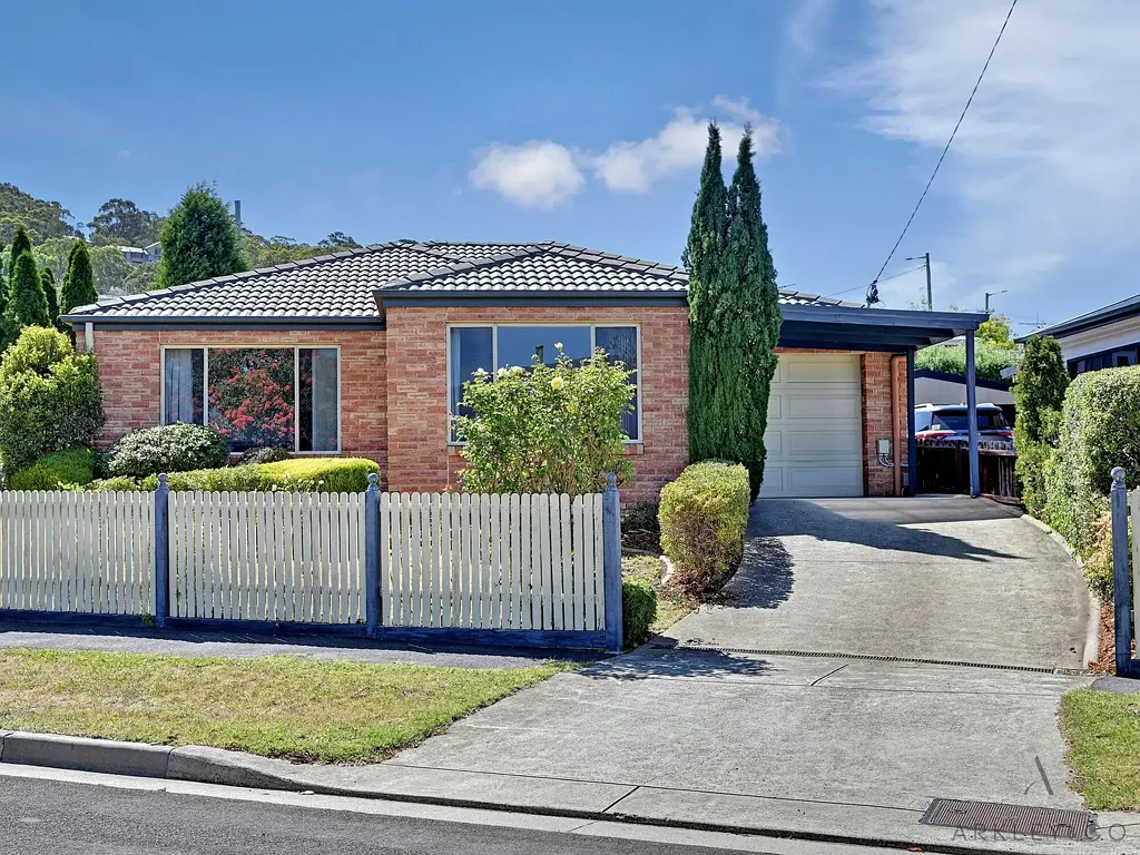 21 Milford Street, Lindisfarne, TAS 7015