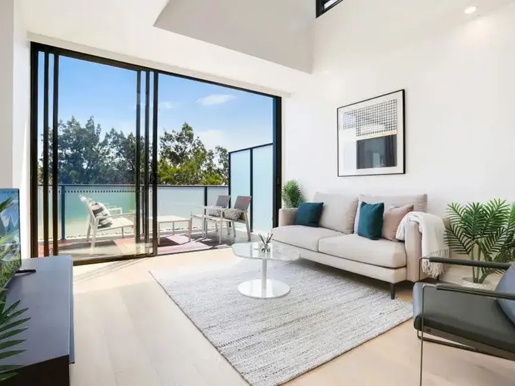 Nearly new two bedroom two bathroom in Ultimo