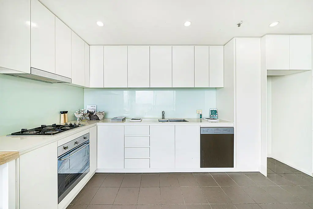 Stunning 1 Bedroom Apartment with 14th Floor Water Views in the Heart Of Rhodes