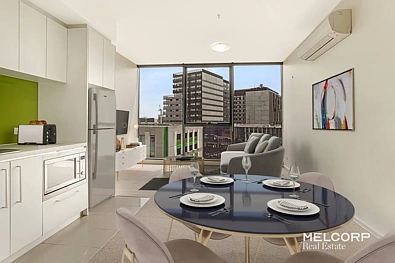 Melbourne 1房 24小时安保礼宾 北向景观开阔 现代设施齐全 歇村式休闲区 位置优越出行便 Panoramic City Living with Exceptional Rental Appeal