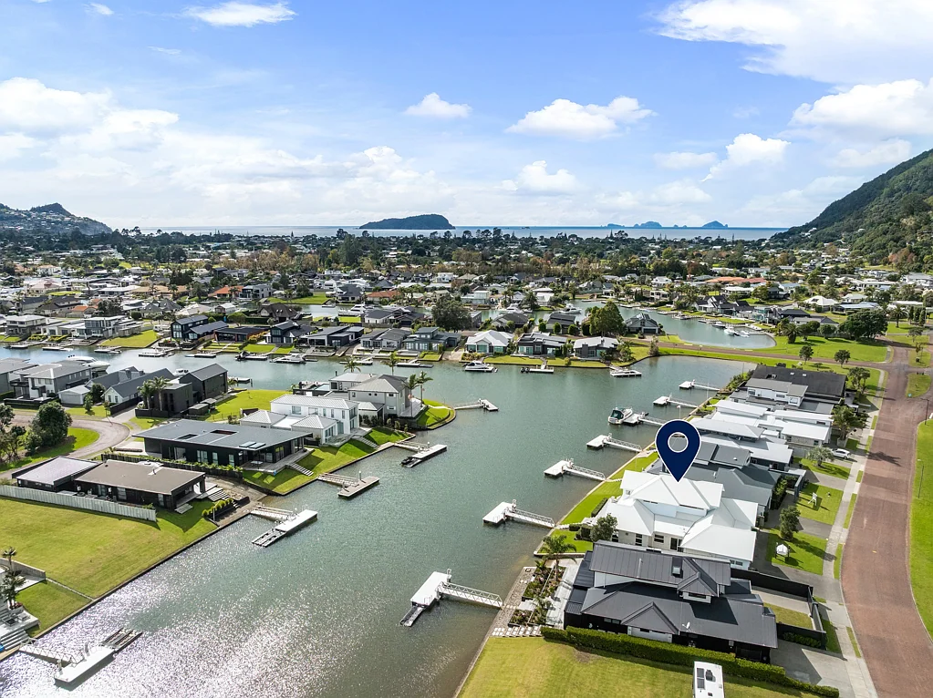 Pauanui 5 Bedroom Immaculate canal-front residence!