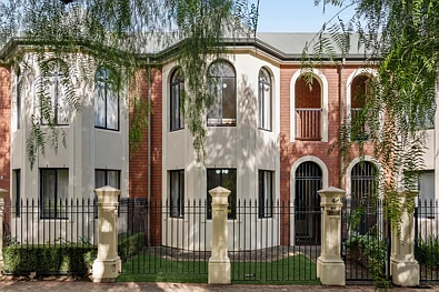 Glenside 3कमरा Stylish, Light-Filled Living in a Prestigious Eastern Address.