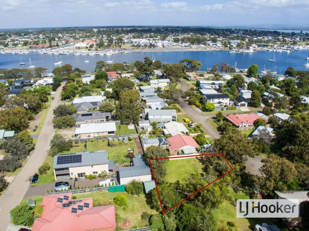 Raymond Island PRIME 630m2 ALLOTMENT, ONE MINUTE FROM WATERFRONT