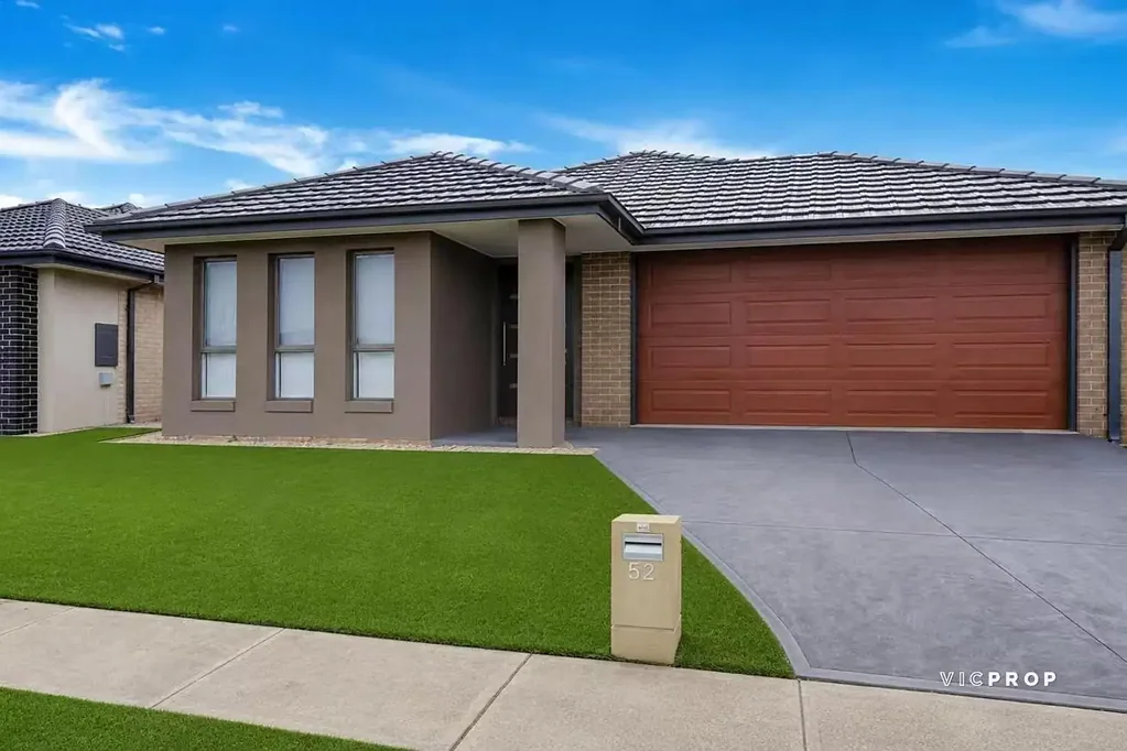 Stylish Family Living in the Prestigious Kings Leigh Estate