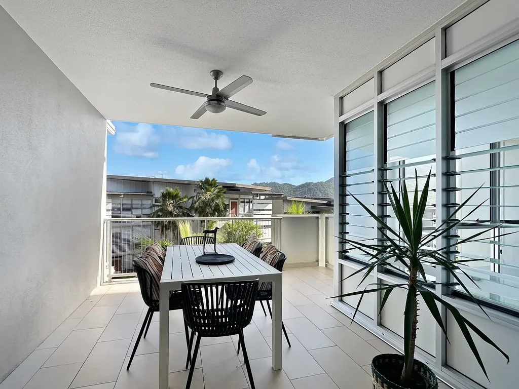 Nelly Bay 2 Bedroom Fully furnished apartment with lift access