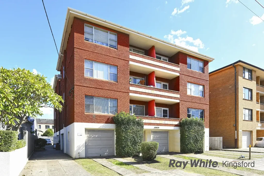 Kingsford 2 Bedroom Potential Packed Apartment - Convenient location