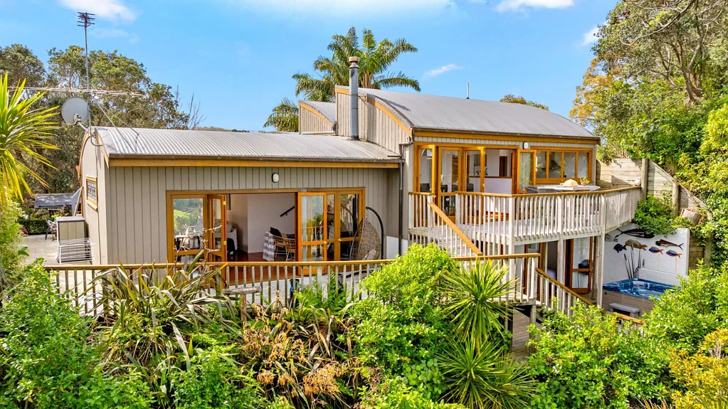 CLIFFTOP DESIGNER HOME AVAILABLE NOW!