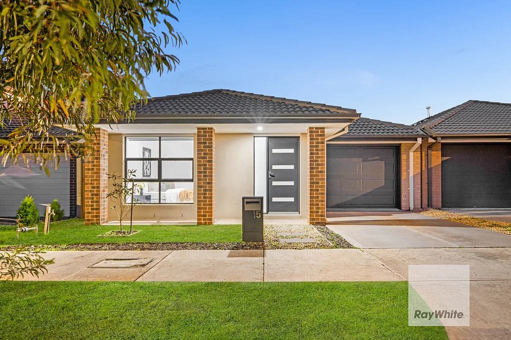 15 Lynwood Drive, Thornhill Park, VIC 3335
