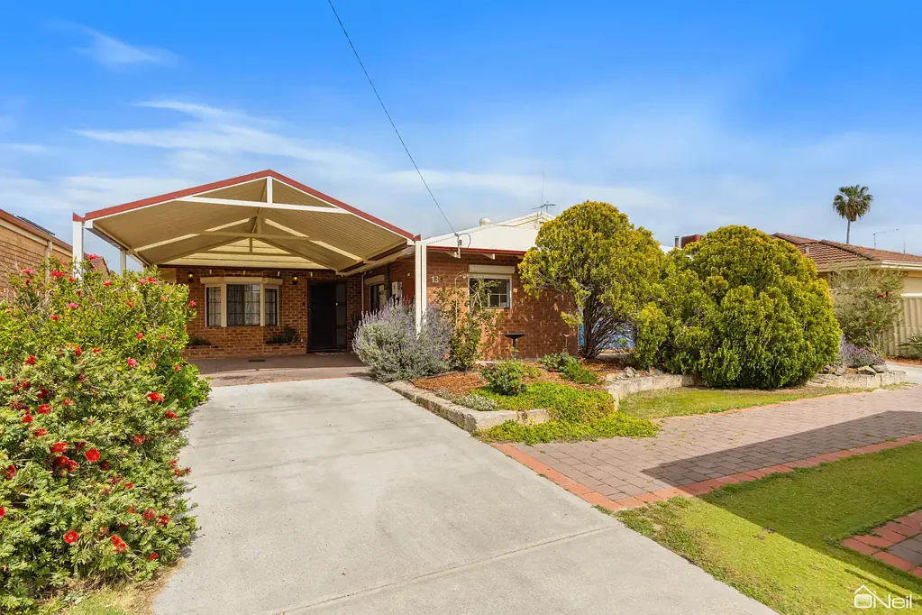 Maddington 4침실 OUTSTANDING FAMILY HOME WITH SEPARATE STUDIO