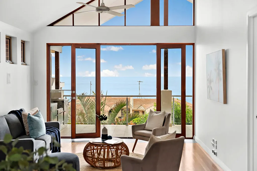 Hallett Cove 3房  Coastal Living Elevated – Spacious Home with Ocean Views