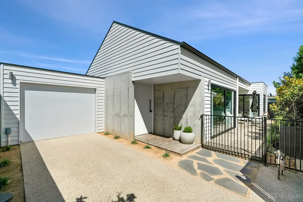 Point Lonsdale 3 Bedroom Minimalist Style with a Mindful Design