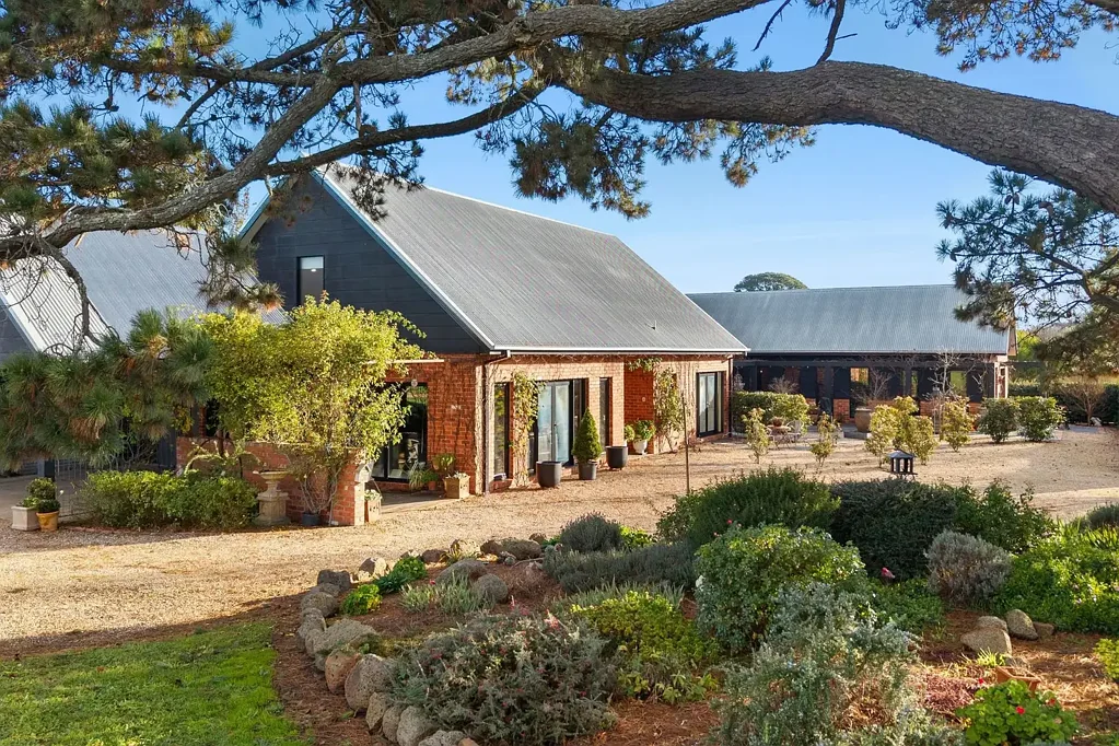 Malmsbury 4chambre A Versatile Country Retreat with Income Potential, Commercial Kitchen & Multi-Generational Appeal