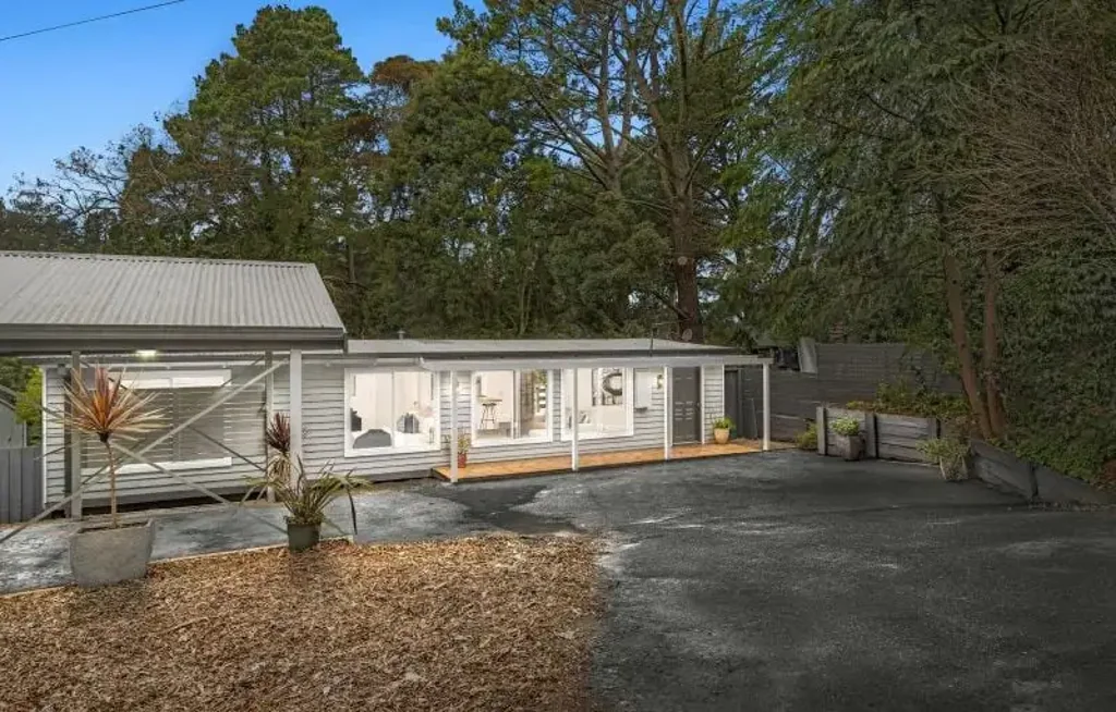 Mount Evelyn 3 Bedroom Room to Live, Play and Entertain