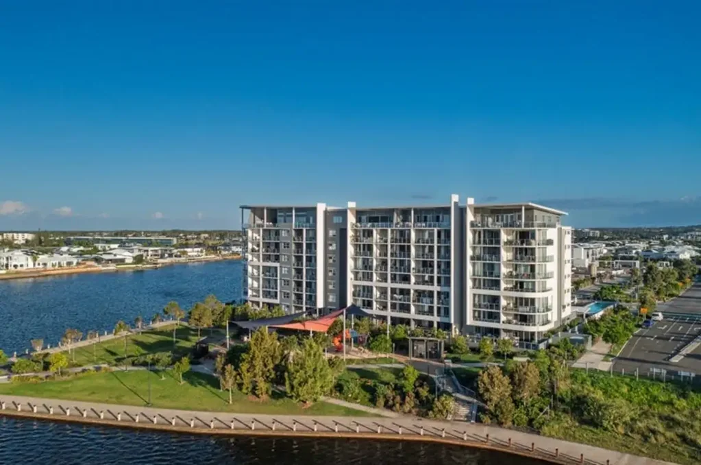 Birtinya 3Habitaciones North-Facing Waterfront Living at Jewel