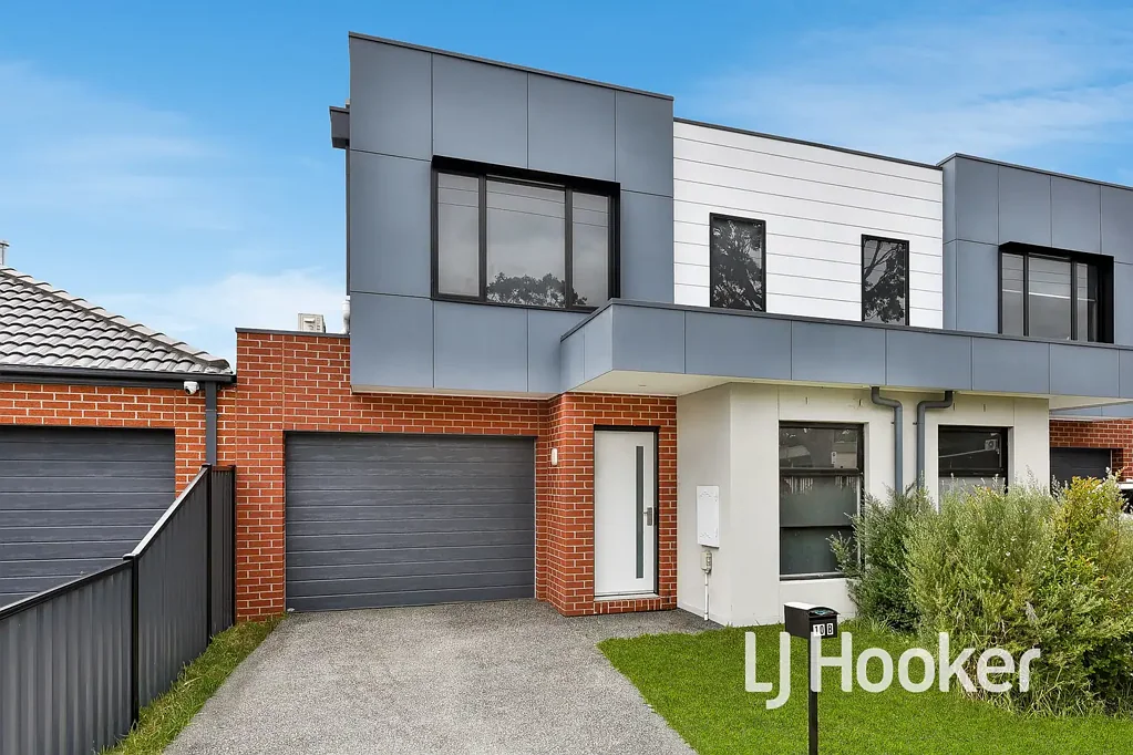 Cranbourne 3침실 Quality 2 Year Old with NO Body Corp & Own Street Frontage!