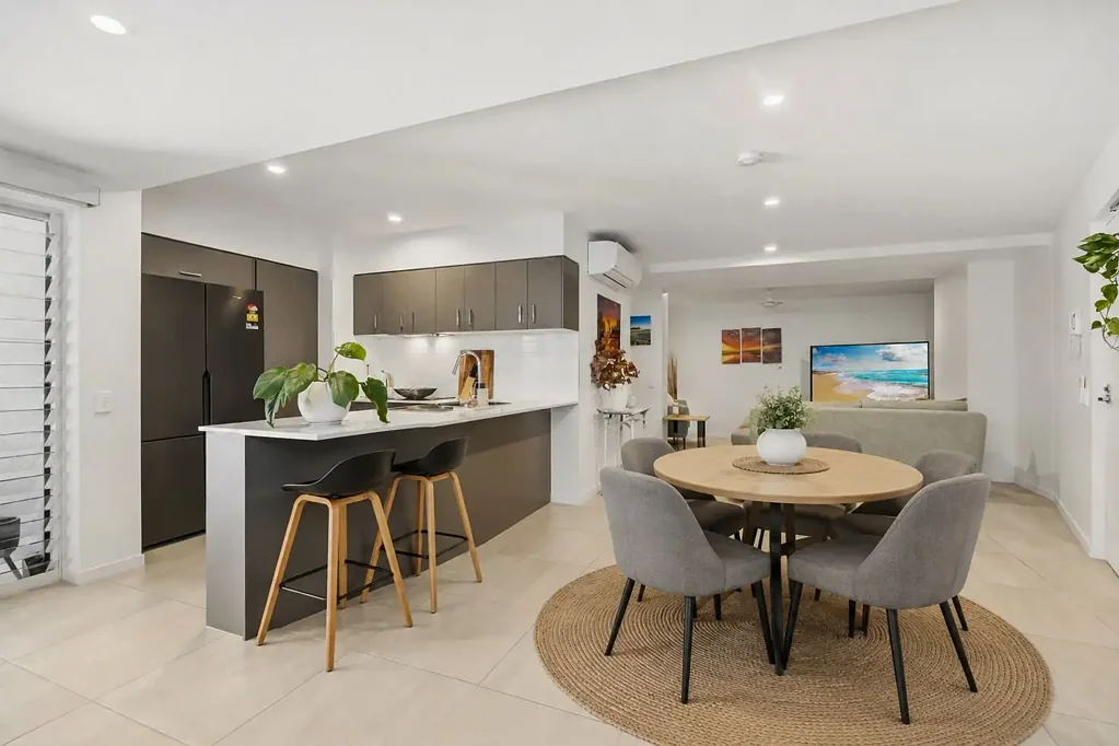 Kings Beach 3Kwarto Ground Floor Coastal Living in the heart of Kings Beach