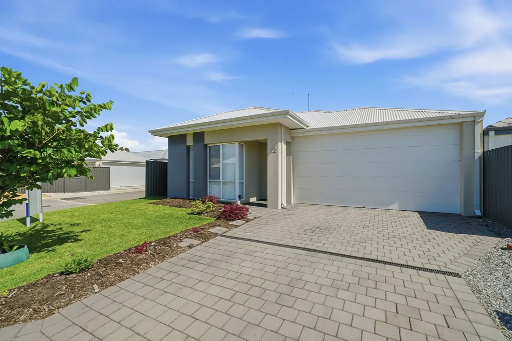 12 Pavarotti Vista, Hammond Park, WA 6164