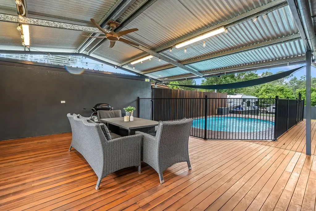 Caboolture 4chambre Family home with pool, granny flat and multi access with shed