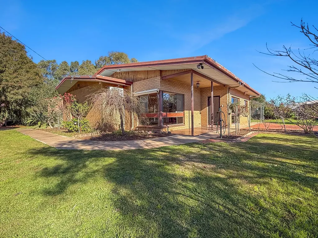 Numurkah 3房  COMFORT AND SPACE ON A LARGE TOWN BLOCK