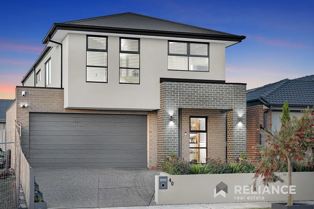Tarneit 4 Bedroom PORTER DAVIS BEAUTY-MIXTURE OF LUXURY & CONVIENCE /WALKING DISTANCE TO SHOPPING CENTER