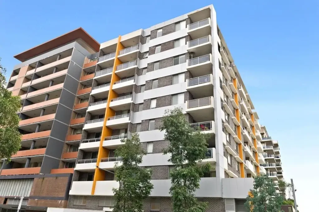 Spacious 1-Bedroom Apartment Walk to Mascot Station and CBD