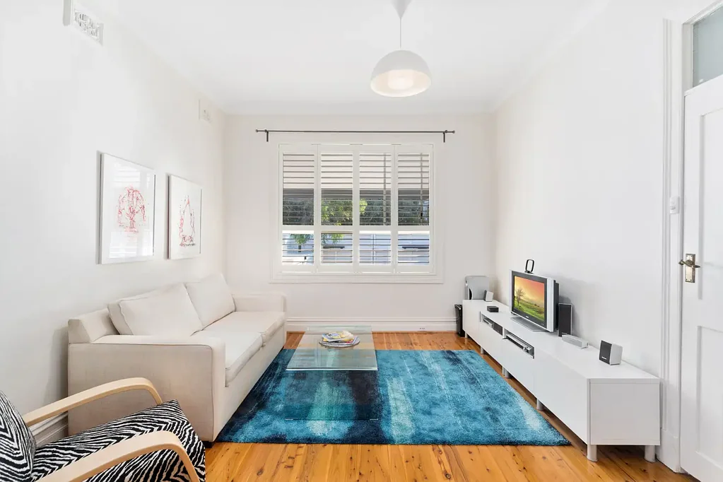 Idyllic And Stylish Semi In Wonderful Beach-Side Pocket