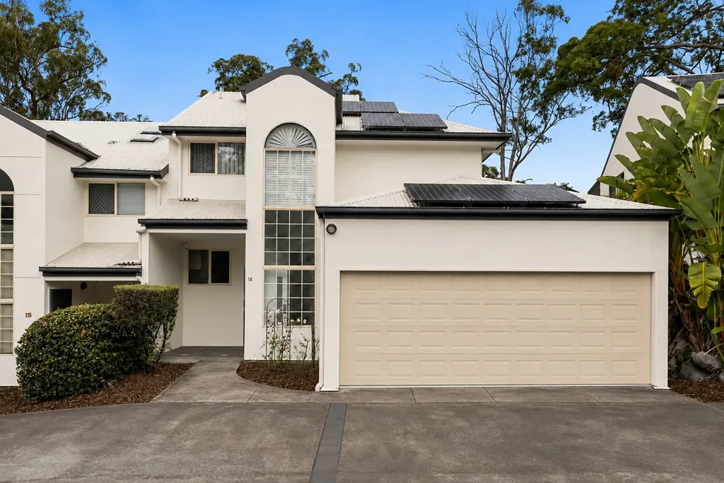 Indooroopilly 3Kwarto A Spacious Family Home in a Peaceful Parkside Location