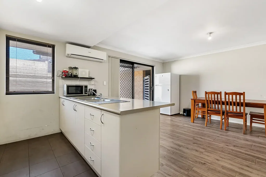 Beckenham 4ห้องนอน Leased at $700pw - Smart Buying in a High-Convenience Beckenham Pocket