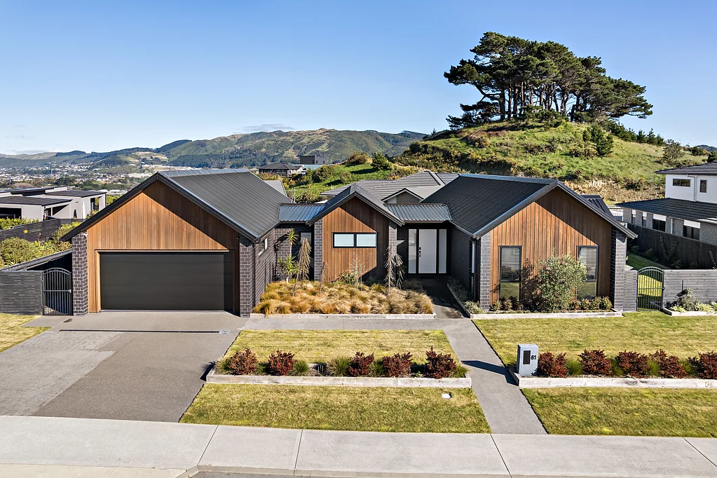 61 Queen Charlotte Drive, Aotea, Porirua, Wellington