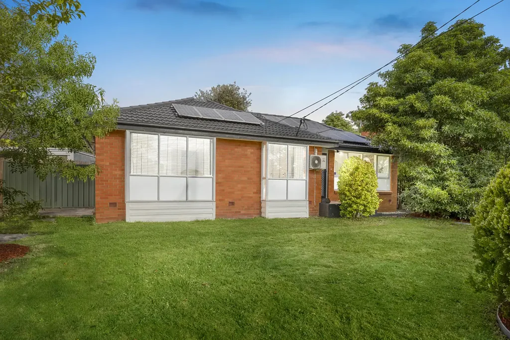Ferntree Gully 3房 宽敞的家庭生活空间，坐拥广阔花园 Spacious Family Living with Expansive Garden Surrounds