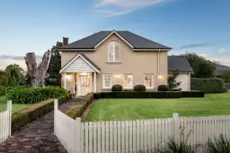 10 Coach House Lane, Beaconsfield