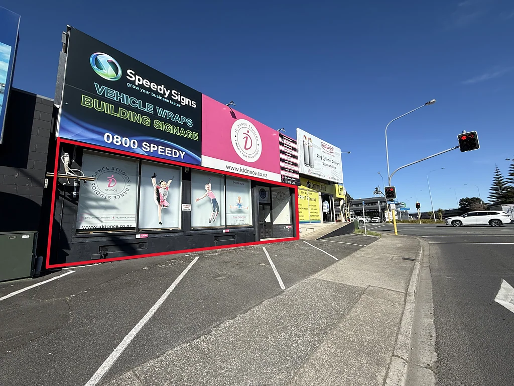 Tauranga Central Stand out on Chapel Street
