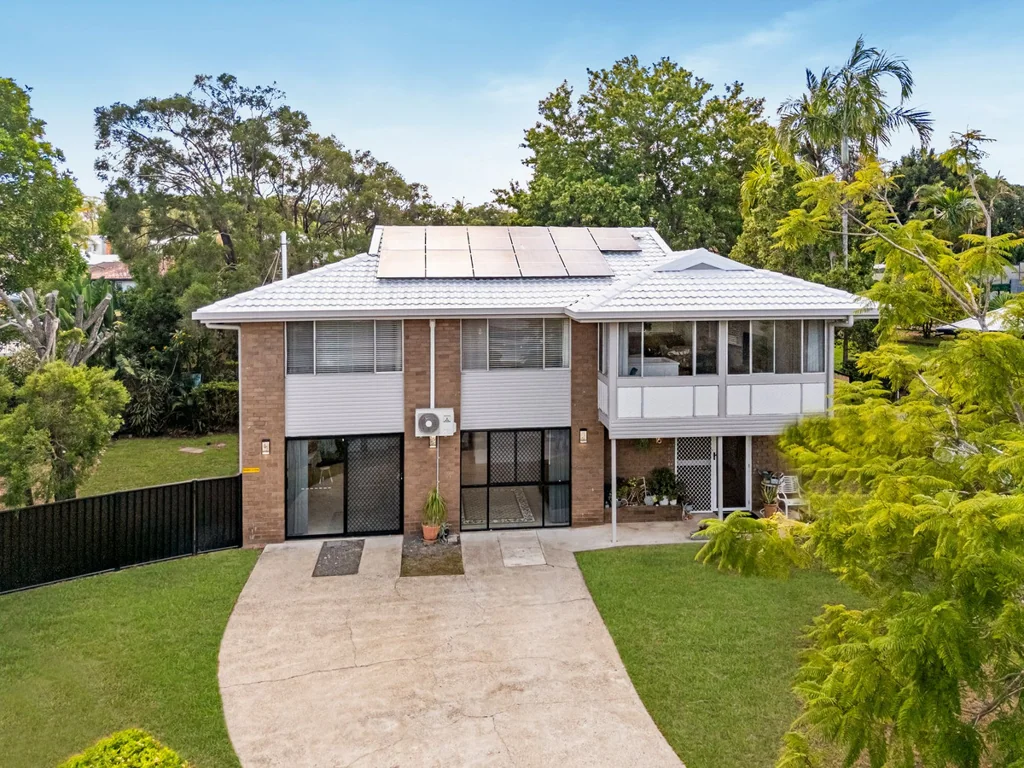 Algester 4房 宽敞双层住宅 四卧灵活空间 9.5kW太阳能系统 六百平米后院 步行至学校商店 公共交通便捷 AN ABSOLUTE MUST TO INSPECT!  Comfort, convenience and room to grow!