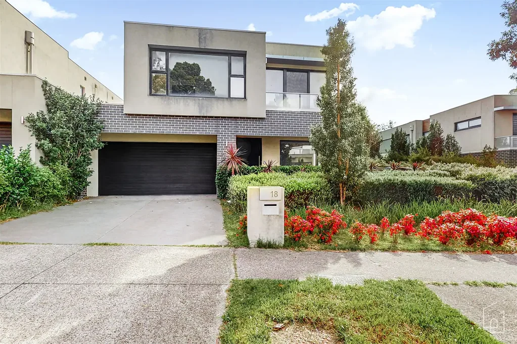 Luxury House In Kew