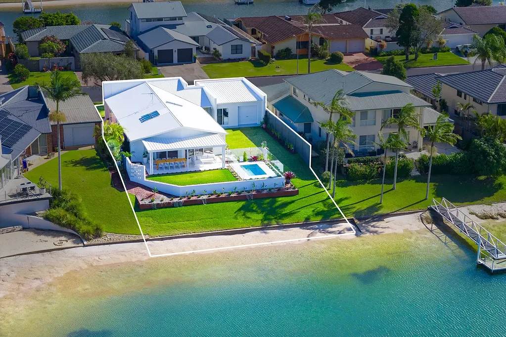 Port Macquarie 4 Bedroom The Essence of Elegance - Palm Springs Luxury on the Water