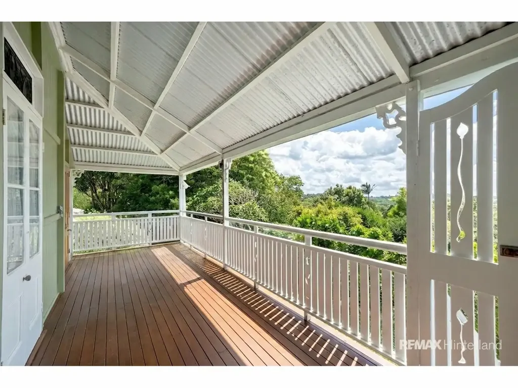 Maleny 4房  A Maleny Original | Character, Outlook & Walk-to-Town Living