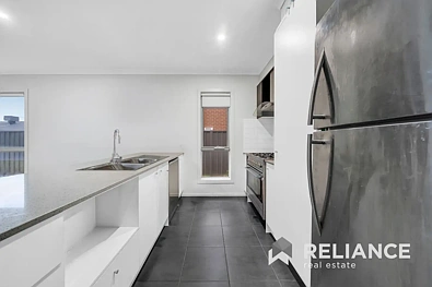27 Henderson Drive, Tarneit, VIC 3029, 4 slaapkamers, 2 badkamers, House