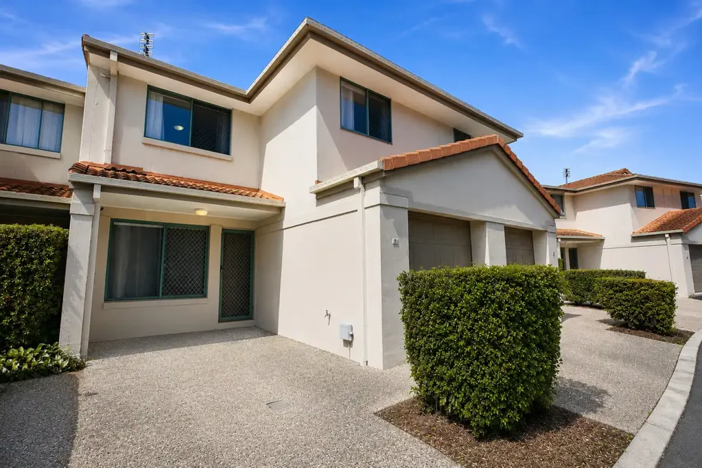 Spacious Townhouse in the Heart of Varsity Lakes