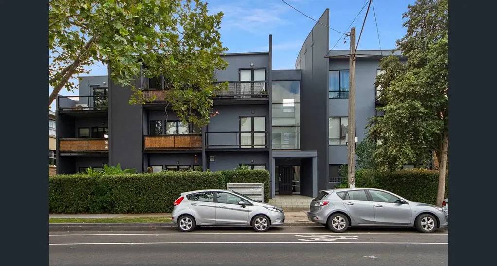 Spacious & Convenient Living in St Kilda East
