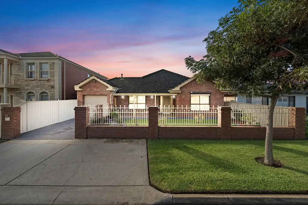 Seaton 4房  Charming Brick-Built Family Home On Adelaide's Coastal Fringe