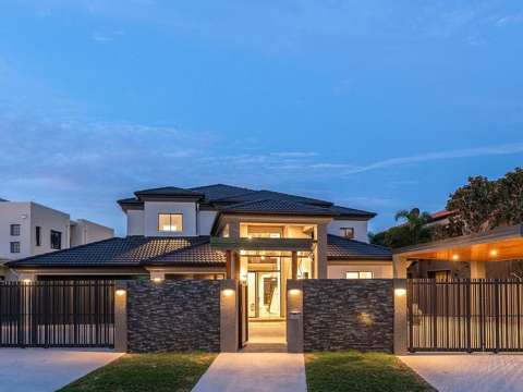 Paradise Point 4 Bedroom LUXURY NORTH FACING PROPERTY IS A MUST SEE - SEPARATE ENTRANCE TO STUDY AND GUEST BEDROOM
