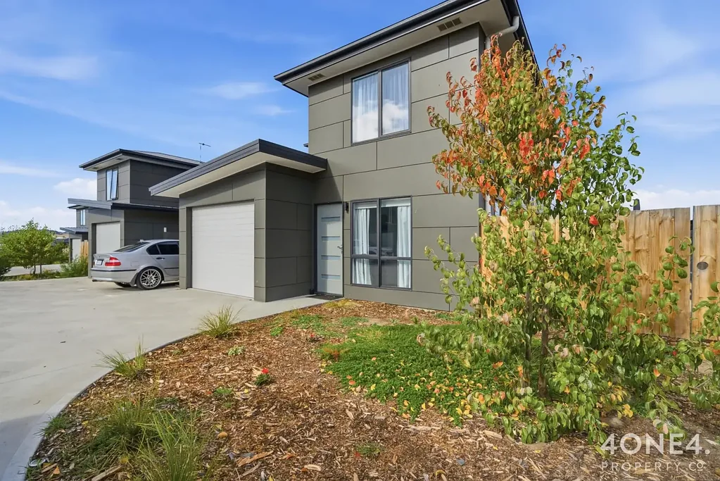 Brighton 3Phòng ngủ Second Chance: Modern Townhouse Back on Market!