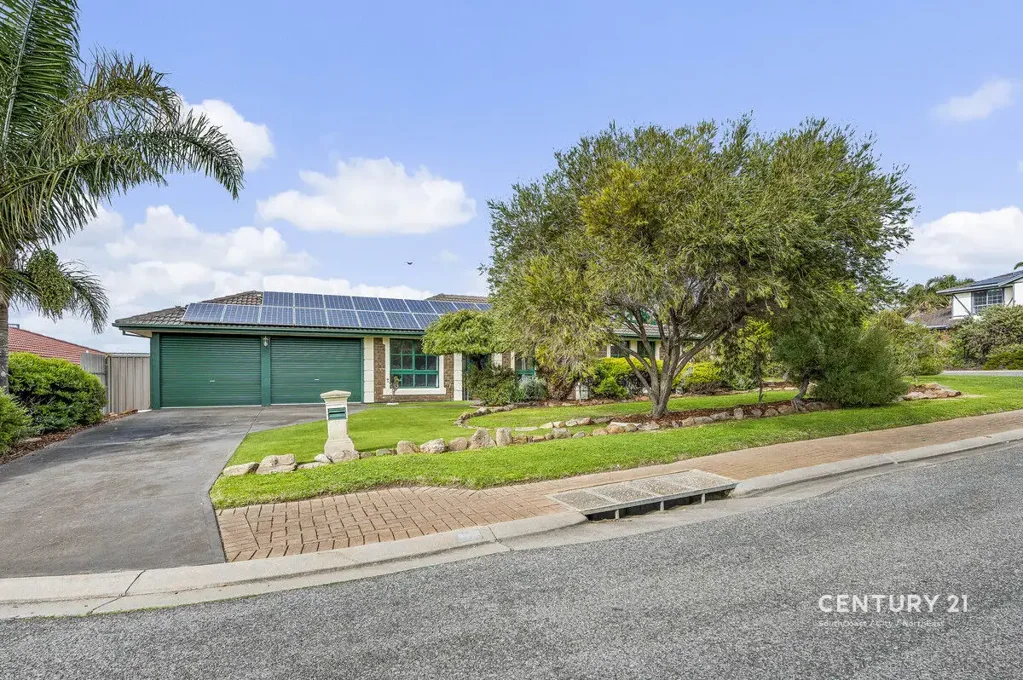 Moana 3 Bedroom Quiet Cul-de-Sac Living Moments from Moana Beach